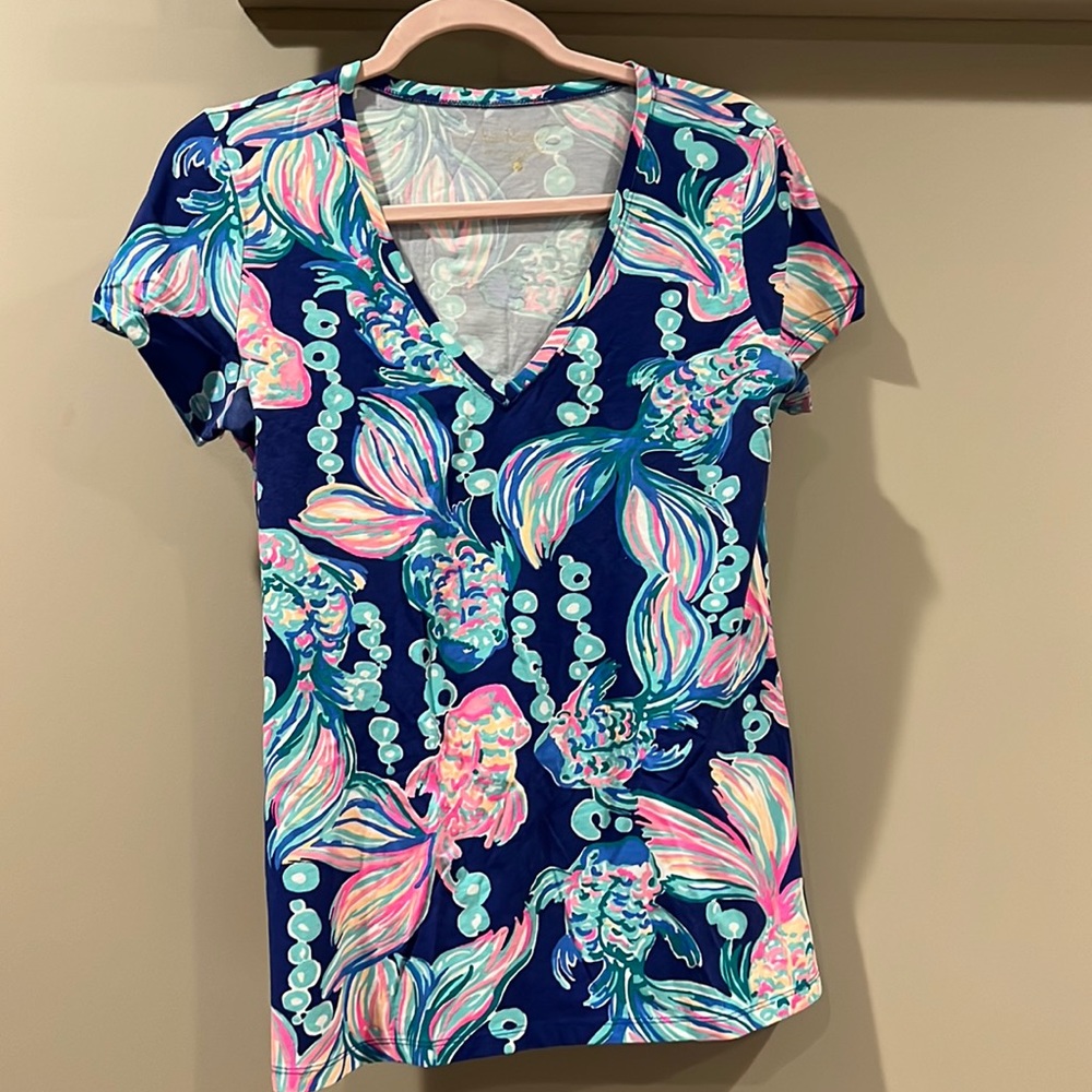 GUC Lilly Pulitzer Going Coastal VNeck Tshirt Size Medium